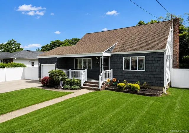 Photo 3 of Single family home for sale at 44 Sunset Ave, Oyster Bay, NY 11735 | MLS# 1043151 | Listing updated on 2026-10-28
