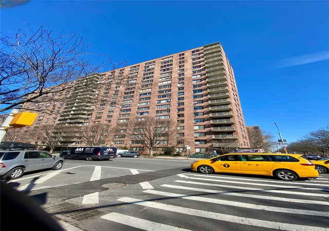 Listing Photo 3 - Condo for sale in building located at 372 Central Park W, New York City, NY 10025 - Unit #20L