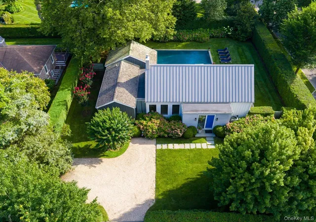 Photo 1 of Single family home for sale at 117 Buell Ln, East Hampton, NY 11937 | MLS# 1043252 | Listing updated on 2026-09-01