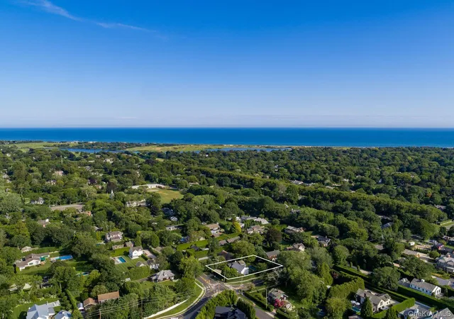 Photo 2 of Single family home for sale at 117 Buell Ln, East Hampton, NY 11937 | MLS# 1043252 | Listing updated on 2026-09-01