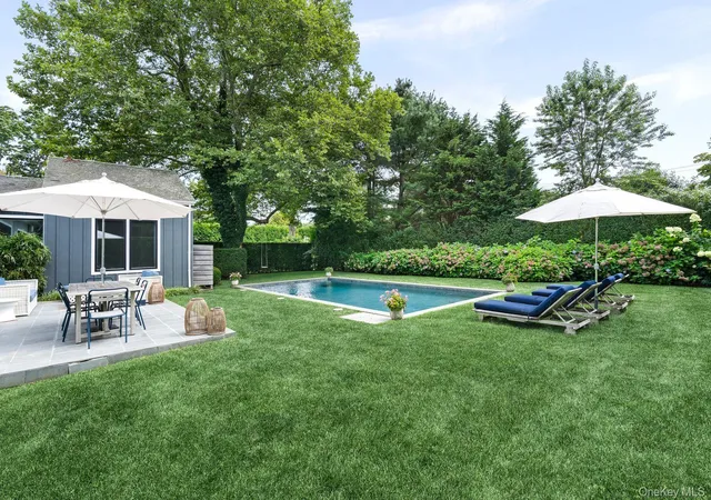 Photo 3 of Single family home for sale at 117 Buell Ln, East Hampton, NY 11937 | MLS# 1043252 | Listing updated on 2026-09-01