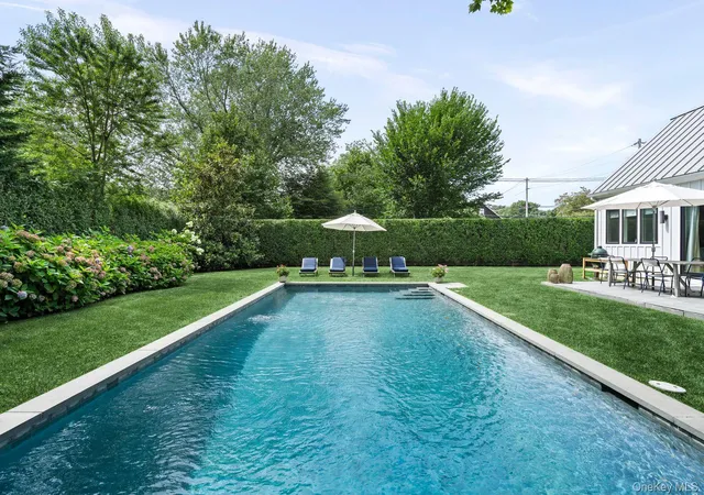 Photo 4 of Single family home for sale at 117 Buell Ln, East Hampton, NY 11937 | MLS# 1043252 | Listing updated on 2026-09-01