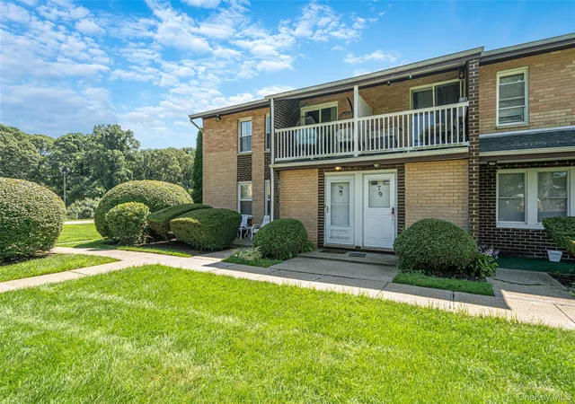 Photo 3 of Condo for sale at 78 Artist Lake Dr, Brookhaven, NY 11953 | MLS# 1043276 | Listing updated on 2026-09-05
