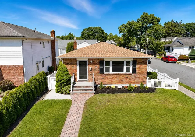 Single family home for sale at 12 Grant Ave, Oyster Bay, NY 11714 | MLS# 1043288
