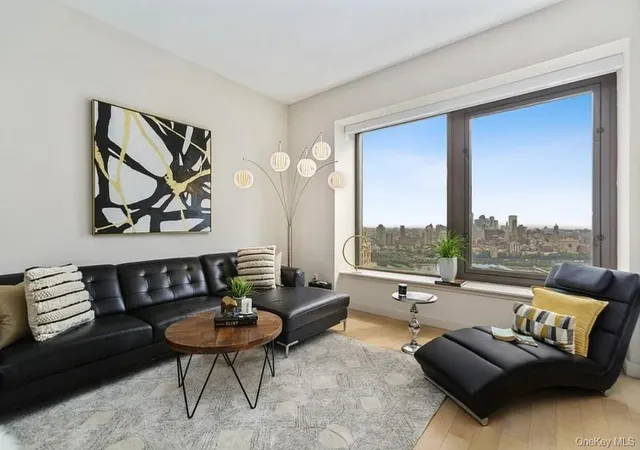 Condo for sale at 75 Wall St #36R, New York, NY 10005 | MLS# 1043291