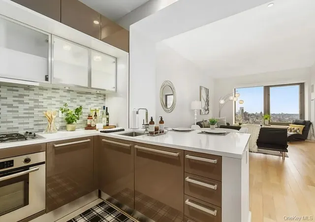 Listing Photo 1 - Condo for sale in building located at 75 Wall St, New York City, NY 10005 - Unit #36R