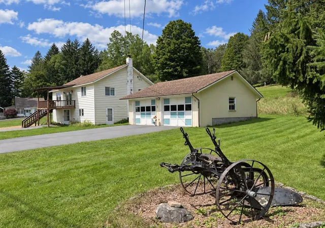 Photo 1 of Single family home for sale at 979 Debruce Rd, Rockland, NY 12758 | MLS# 1043419 | Listing updated on 2026-10-02