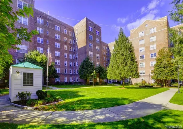 Listing Photo 1 - Condo for sale in building located at 90 Bryant Ave, White Plains, NY 10605 - Unit #E-6D