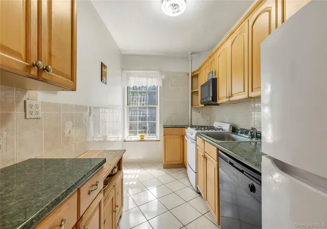 Photo 3 of Condo for sale at 5140 30th Avenue #4A, New York, NY 11377 | MLS# 1043561 | Listing updated on 2026-09-03