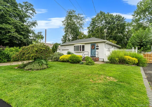 Photo 2 of Sale Pending at 21 Pearsall Pl, Babylon, NY 11729 | MLS# 1043589 | Listing updated on 2026-09-24