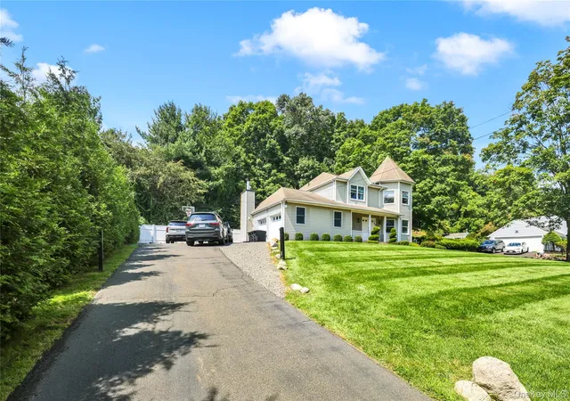 Photo 5 of Single family home for sale at 169 S Pascack Rd, Clarkstown, NY 10954 | MLS# 1043592 | Listing updated on 2026-09-01