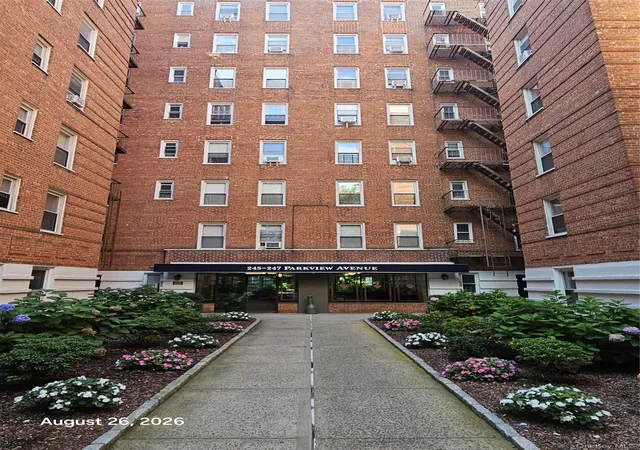 House for sale at 247 Parkview Ave #5L, Yonkers, NY 10708 | MLS# 1043598 | Listing updated on 2026-09-28