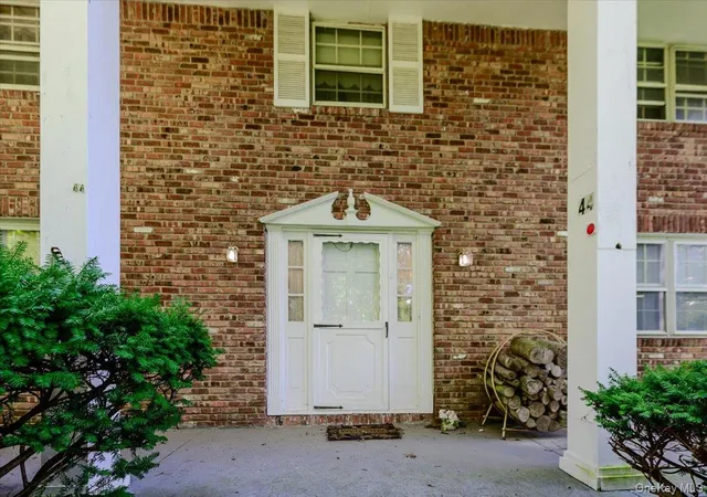 Photo 2 of Single family home for sale at 44 E Half Holw Rd, Huntington, NY 11746 | MLS# 1043601 | Listing updated on 2026-09-20