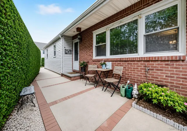 Photo 3 of Sale Pending at 257 Neptune Blvd, Long Beach, NY 11561 | MLS# 1043614 | Listing updated on 2026-09-17