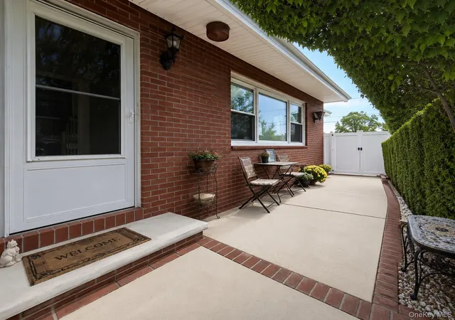 Photo 4 of Sale Pending at 257 Neptune Blvd, Long Beach, NY 11561 | MLS# 1043614 | Listing updated on 2026-09-17