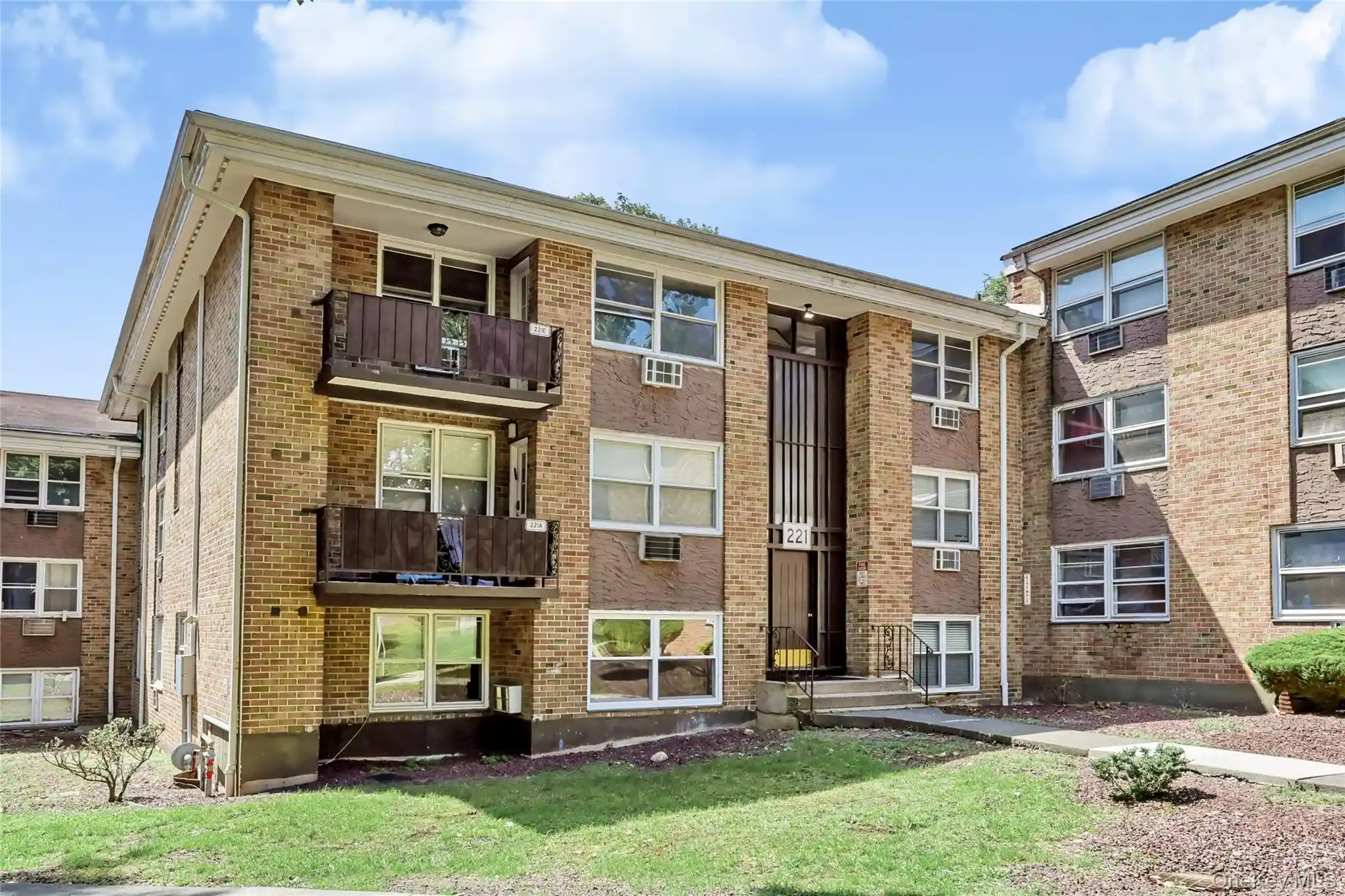 Listing Photo 2 - Condo for sale in 221 Kearsing Pkwy located at 221 Kearsing Pkwy, Ramapo, NY 10931 - Unit 221 Kearsing Pkwy