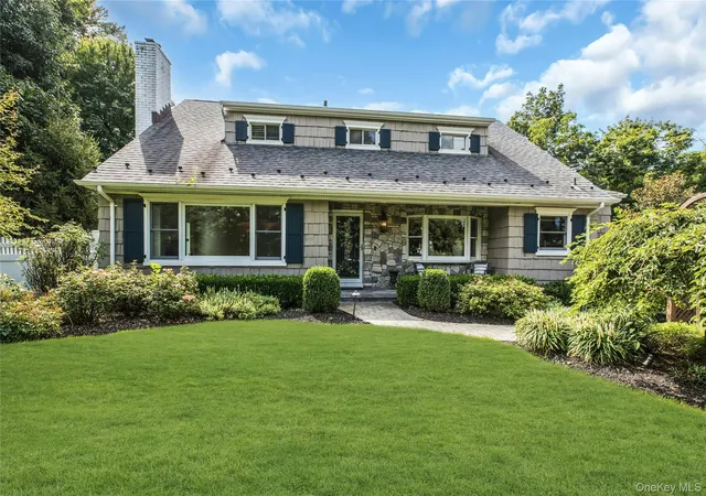 Single family home for sale at 18 Briarcliff Pl, Huntington, NY 11743 | MLS# 1043707