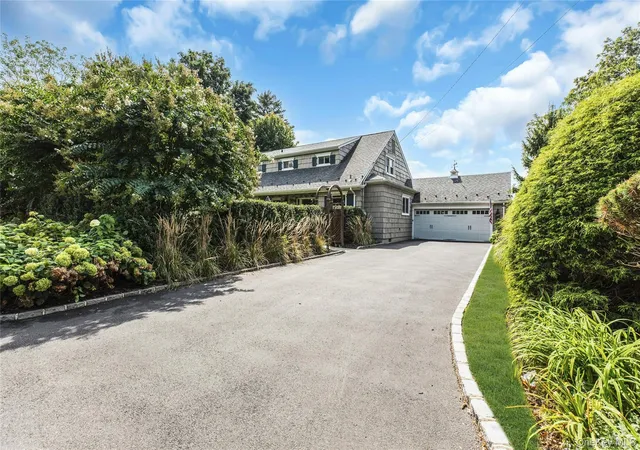 Photo 3 of Single family home for sale at 18 Briarcliff Pl, Huntington, NY 11743 | MLS# 1043707 | Listing updated on 2026-09-17