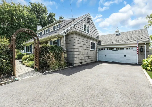 Photo 3 of Single family home for sale at 18 Briarcliff Pl, Huntington, NY 11743 | MLS# 1043707 | Listing updated on 2026-09-17