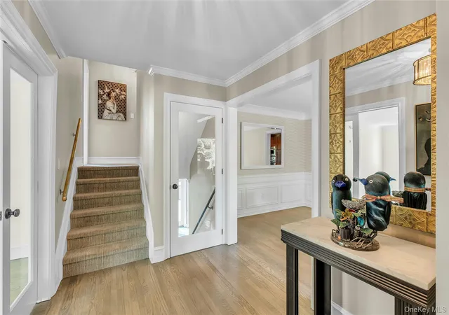 Photo 4 of Single family home for sale at 18 Briarcliff Pl, Huntington, NY 11743 | MLS# 1043707 | Listing updated on 2026-09-17