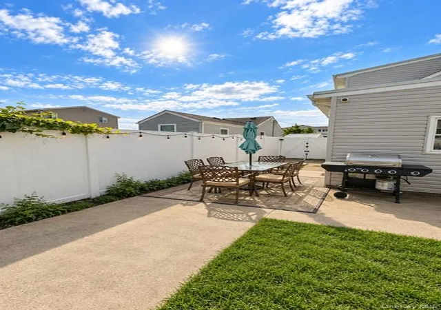 Photo 3 of Single family home for sale at 14 E Seacrest Ave, Babylon, NY 11757 | MLS# 1043732 | Listing updated on 2026-09-23