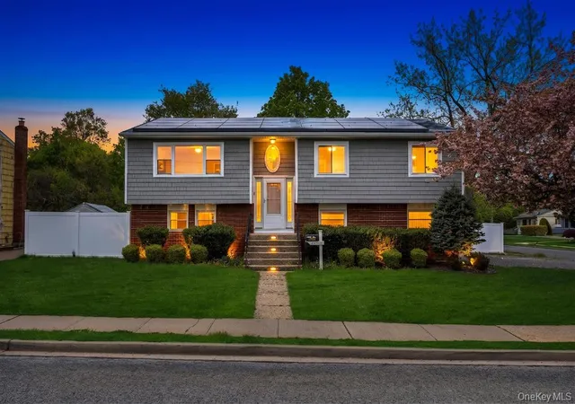 Photo 1 of Single family home for sale at 226 Princess St, Oyster Bay, NY 11801 | MLS# 1043734 | Listing updated on 2026-10-08