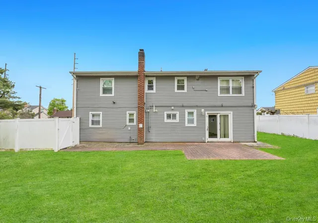 Photo 3 of Single family home for sale at 226 Princess St, Oyster Bay, NY 11801 | MLS# 1043734 | Listing updated on 2026-10-08