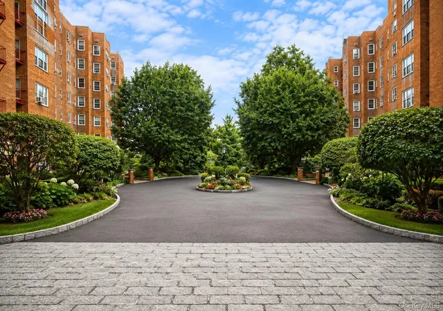 Photo 2 of House for sale at 280 Collins Ave #3i, Mount Vernon, NY 10552 | MLS# 1043777 | Listing updated on 2026-09-27