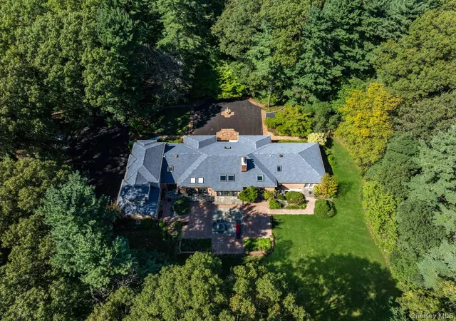 Photo 2 of Mansion for sale at 10 Laurel Woods Dr, Oyster Bay, NY 11771 | MLS# 1043804 | Listing updated on 2026-10-07