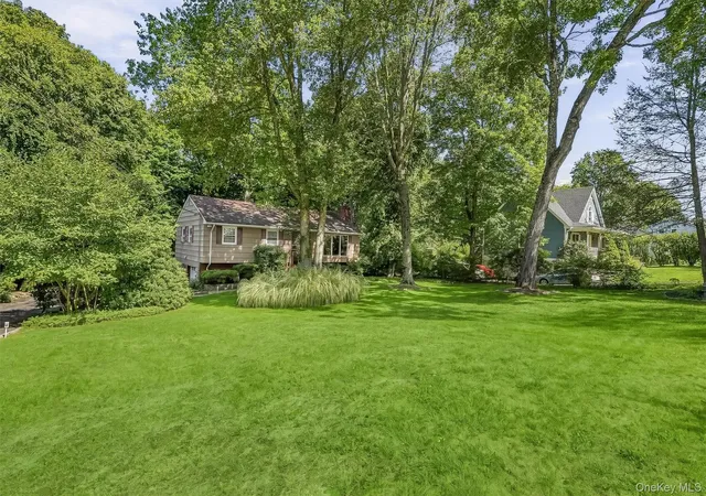Photo 2 of Single family home for sale at 18 Fieldstone Ln, Yorktown, NY 10567 | MLS# 1043864 | Listing updated on 2026-10-07