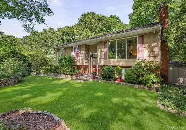 Photo 3 of Single family home for sale at 18 Fieldstone Ln, Yorktown, NY 10567 | MLS# 1043864 | Listing updated on 2026-10-07
