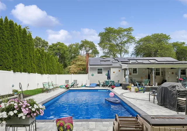 Photo 4 of Single family home for sale at 31 Ketay Dr N, Huntington, NY 11731 | MLS# 1043906 | Listing updated on 2026-09-05