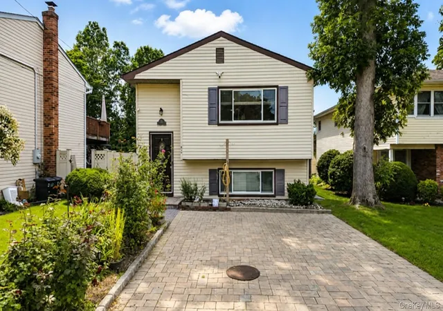 Photo 1 of Sale Pending at 42 Brennan St, Huntington, NY 11743 | MLS# 1043915 | Listing updated on 2026-09-17