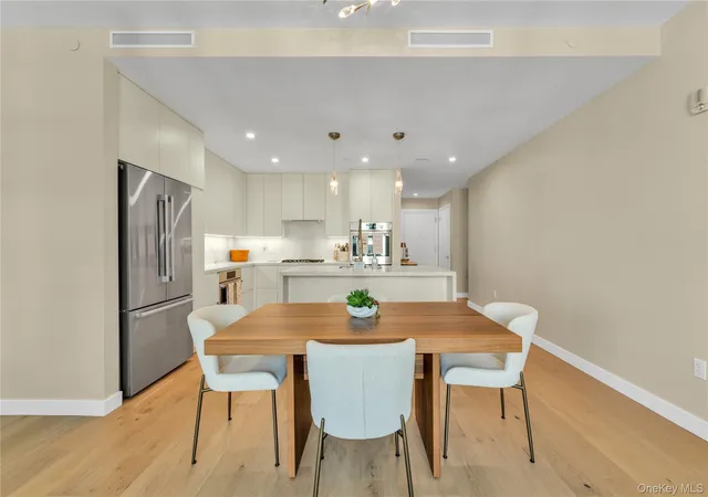 Listing Photo 4 - Condo for sale in building located at 100 Boardwalk, Hempstead, NY 11561 - Unit #904A