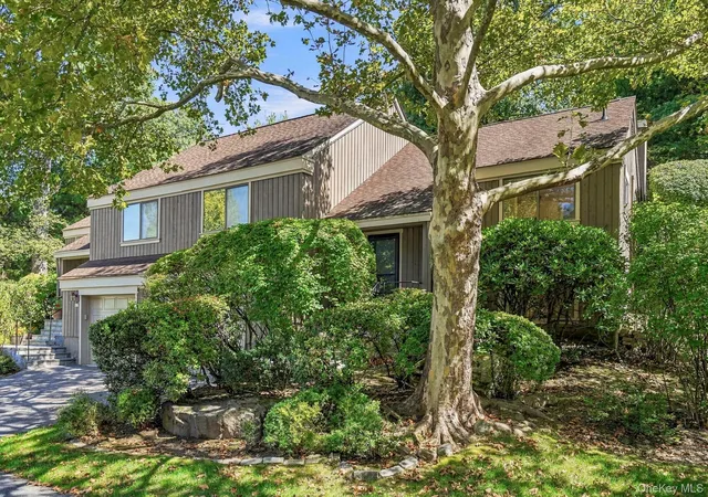 Photo 3 of Condo for sale at 558 Heritage Hills Dr #B, Somers, NY 10589 | MLS# 1043993 | Listing updated on 2026-09-18