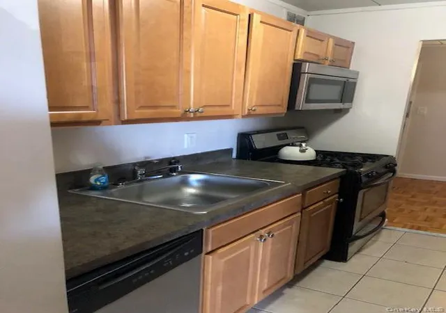 Photo 5 of House for sale at 11 Park Ave #3E, Mount Vernon, NY 10550 | MLS# 1043996 | Listing updated on 2026-09-01