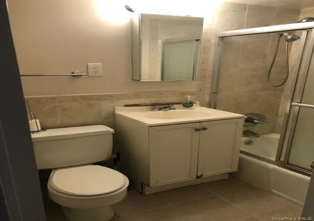 Listing Photo 2 - Condo for sale in building located at 11 Park Ave, Mount Vernon, NY 10550 - Unit #3E