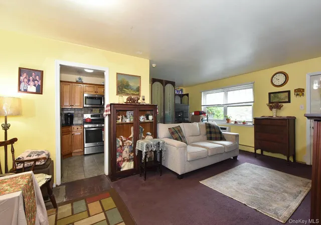 Photo 4 of House for sale at 11 Glen Holw Dr #D-64, Holtsville, NY 11742 | MLS# 1044043 | Listing updated on 2026-09-27