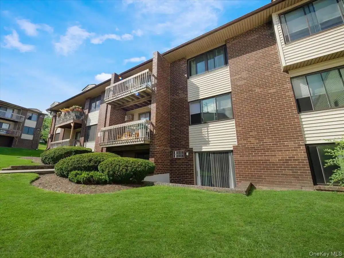 Listing Photo 1 - Condo for sale in 202 Country Clb Ln located at 202 Country Clb Ln, Haverstraw, NY 10970 - Unit 202 Country Club Ln