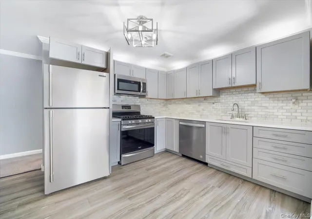 Listing Photo 4 - Condo for sale in building located at 202 Country Clb Ln, Haverstraw, NY 10970