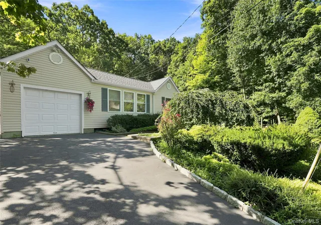Photo 3 of Single family home for sale at 5 Mountain Dr, Carmel, NY 10541 | MLS# 1044128 | Listing updated on 2026-10-18