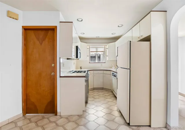 Listing Photo 5 - Condo for sale in building located at 1538 W 11th St, Brooklyn, NY 11204