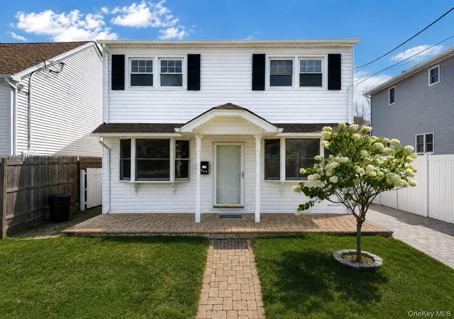Photo 1 of Single family home for sale at 644 South 8th St, West Babylon, NY 11757 | MLS# 1044175 | Listing updated on 2026-09-27