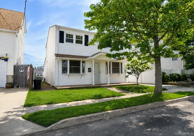 Photo 2 of Single family home for sale at 644 South 8th St, West Babylon, NY 11757 | MLS# 1044175 | Listing updated on 2026-09-27