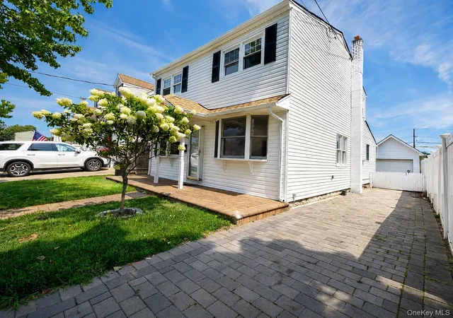 Photo 3 of Single family home for sale at 644 South 8th St, West Babylon, NY 11757 | MLS# 1044175 | Listing updated on 2026-09-27