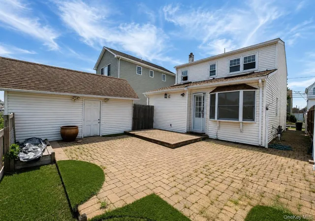 Photo 3 of Single family home for sale at 644 South 8th St, West Babylon, NY 11757 | MLS# 1044175 | Listing updated on 2026-09-27