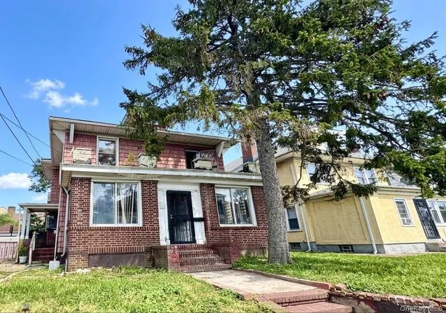 Multi family home for sale at 7 President St, New York, NY 11691 | MLS# 1044186