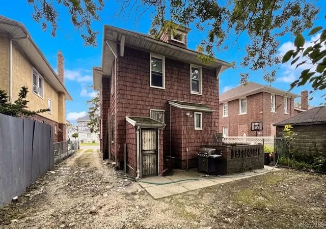 Photo 2 of Multi family home for sale at 7 President St, New York, NY 11691 | MLS# 1044186 | Listing updated on 2026-09-15