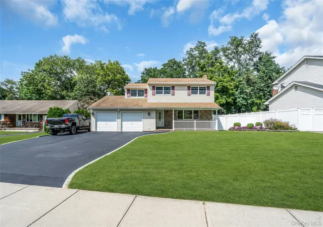 Photo 1 of Single family home for sale at 19 Opal Ct, Smithtown, NY 11788 | MLS# 1044212 | Listing updated on 2026-09-02