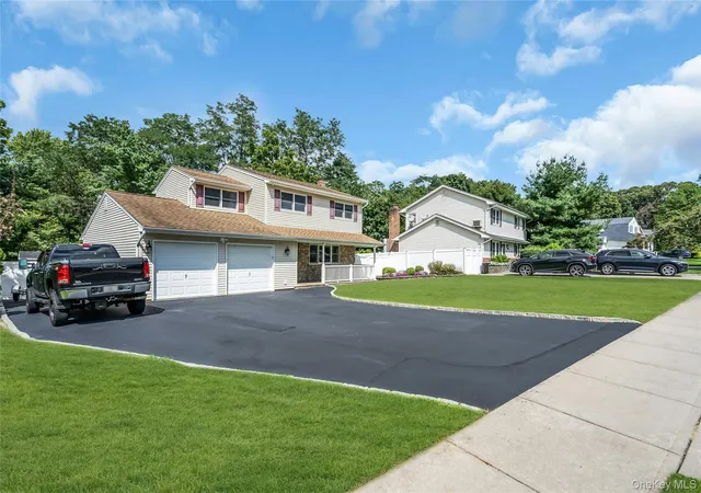 Photo 2 of Single family home for sale at 19 Opal Ct, Smithtown, NY 11788 | MLS# 1044212 | Listing updated on 2026-09-02